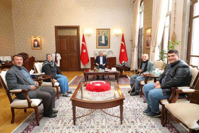 Vali Doğan: "Büyüklerimizin Yanında Olmaya Devam Edeceğiz"
