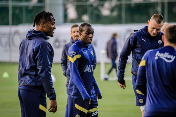 Fenerbahçe Hazırlıklarını Sürdürdü