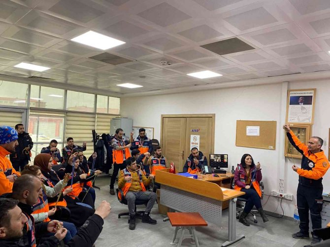 Kars’ta Afad Gönüllü Eğitimleri Sürüyor