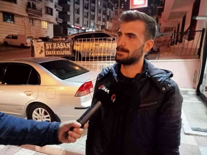 Duvara Çarpan Minibüs Sürücüsü Camdan Fırladı, O Anlar Kamerada