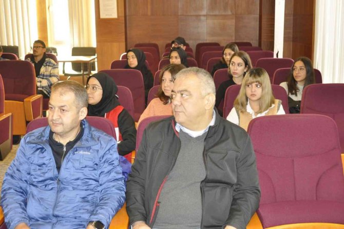 Kızılay, Afet Gönüllüleri Yetiştiriyor