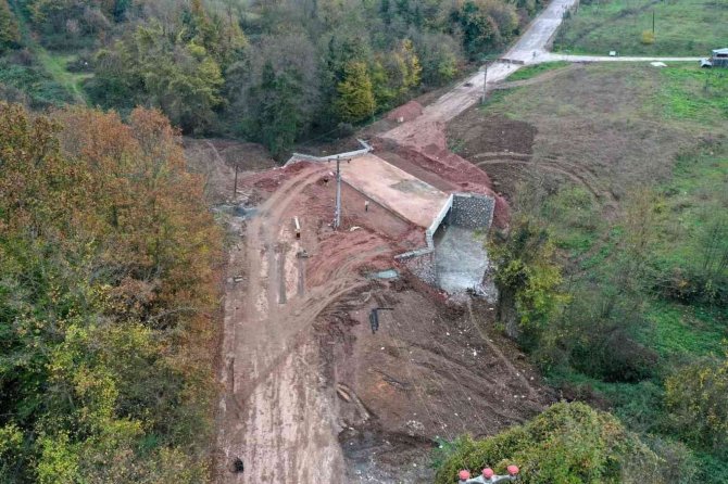 Hamam Deresi Üzerinde 8 Metrelik Menfez, 500 Metrelik Yol Yapılıyor