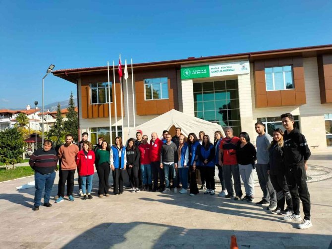 Köyceğiz’de Kızılay Gönüllülerine Çadır Kurulumu Eğitimi Verildi