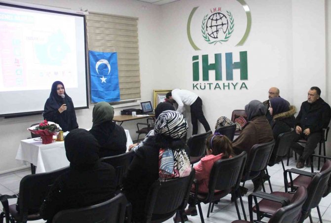 Kütahya’da ’Soykırımın Adı Doğu Türkistan’ Konulu Söyleşi