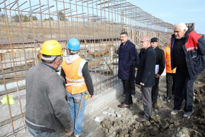 Köprüde Çatlaklar Oluştu, Ağır Vasıtalara Kapatıldı