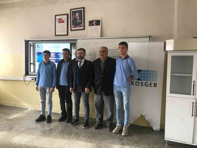 Meslek Lisesi Öğrencileri Destekler Konusunda Bilgilendiriyor
