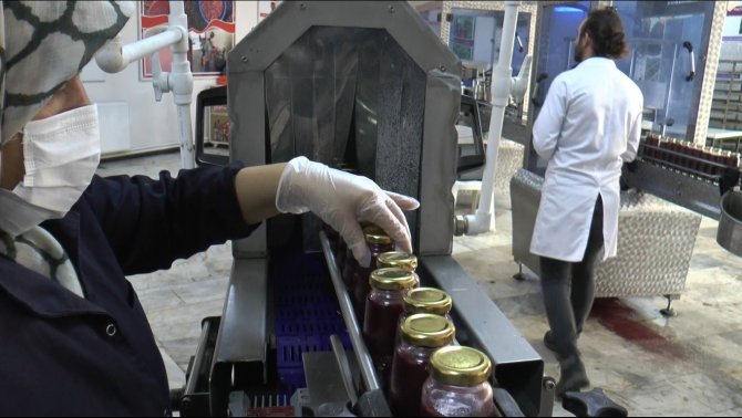 Oğuzeli’de Nar Ekşisinin Ardından Nar Suyu Üretimine De Başlandı