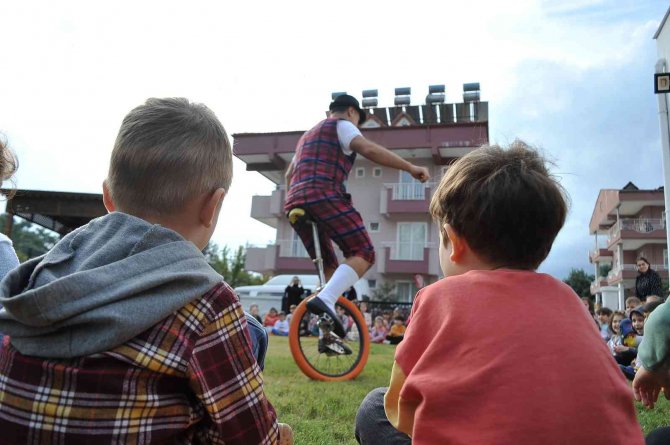 Miniklere Jonglör Eşliğinde Trafik Eğitimi