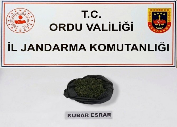 Jandarma Ekiplerinden Uyuşturucu Ve Kaçak Tütün Operasyonu