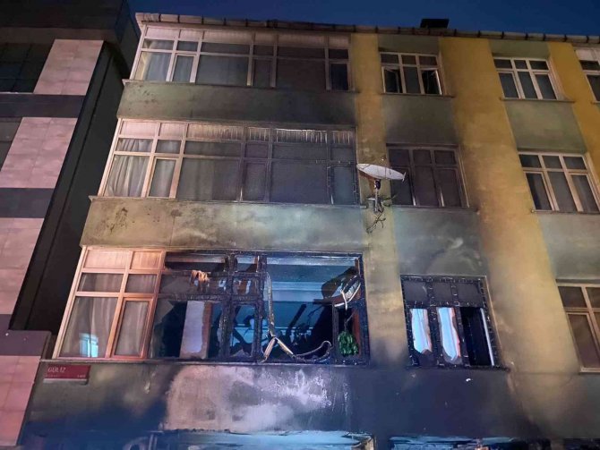 Pendik’te İşyeri Yangını: Vatandaşlar Tahliye Edildi