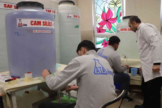 Fabrika Gibi Lise: 50 Farklı Hijyen Ürünü Üreten Liseden 5 Milyon Tl Ciro