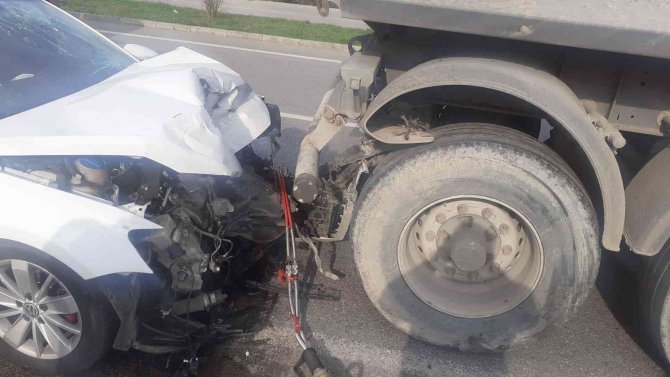 Samsun’da Otomobil Tıra Çarptı: 1 Ölü