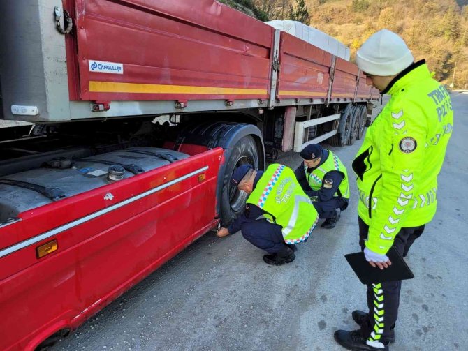 Kastamonu’da Kış Lastiği Denetimi