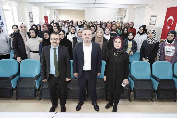 Sincan’da 12’nci Sınıf Öğrencilerine Dijital Eğitim Modülü Desteği