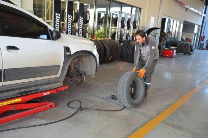 Uzmanlardan Sürücülere Kış Lastiği Uyarısı