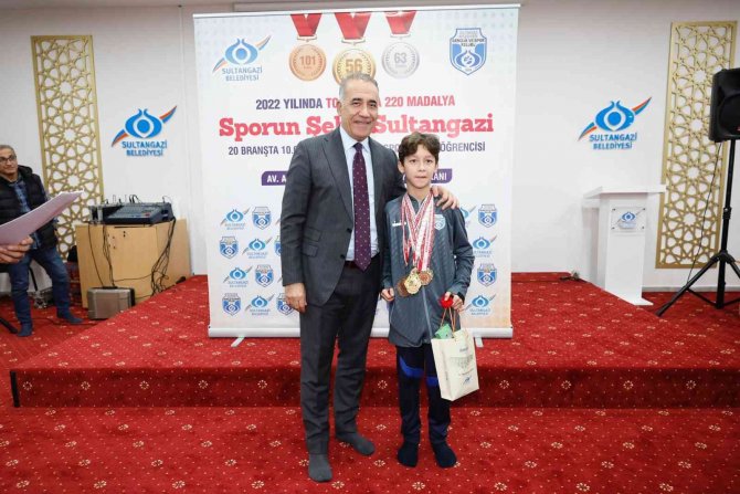 Sultangazi Belediyesi’nin Başarılı Sporcuları Madalyalarla Dolu Bir Yılı Geride Bırakıyor