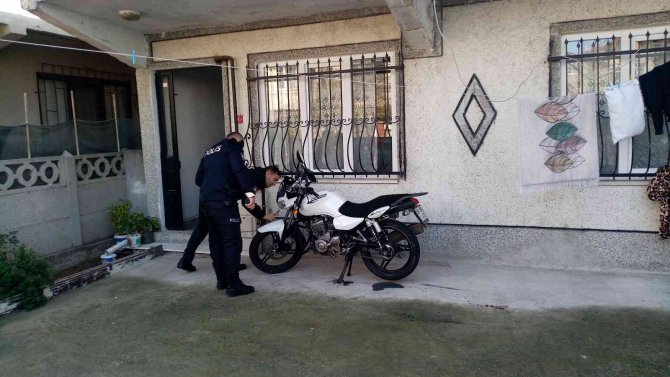 Parmaklarını Zincire Sıkıştırdı