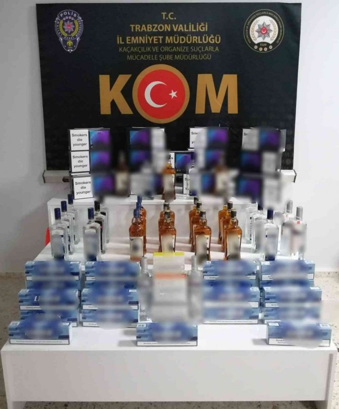 Elektronik Sigaraları Yastığın İçin Kaçırmaya Çalışırken Yakalandılar