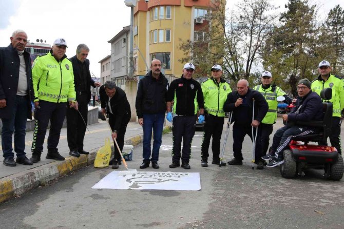 Polis Ve Engelliler Birlikte, Engelli Park Yerlerini Çizdi