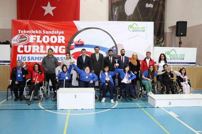 İ̇lk Kez Düzenlenen Tekerlekli Sandalye Floor Curling Turnuvasının Şampiyonları Belli Oldu