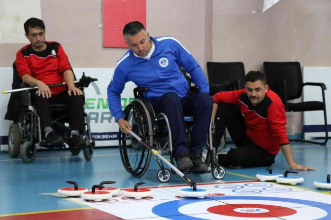 İ̇lk Kez Düzenlenen Tekerlekli Sandalye Floor Curling Turnuvasının Şampiyonları Belli Oldu