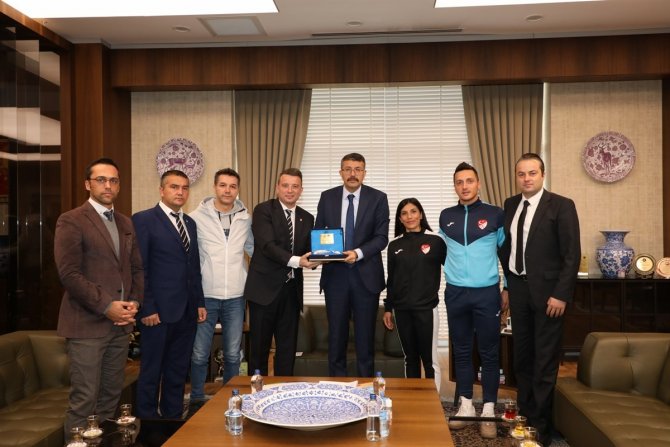 "Hakemlerimizin Yanındayız"