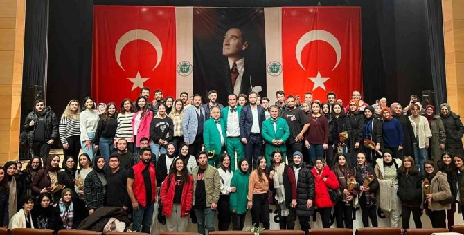 Yaklaşan Finaller Öncesi Yeşilçam Vokal Grubu Konseriyle Moral Buldular