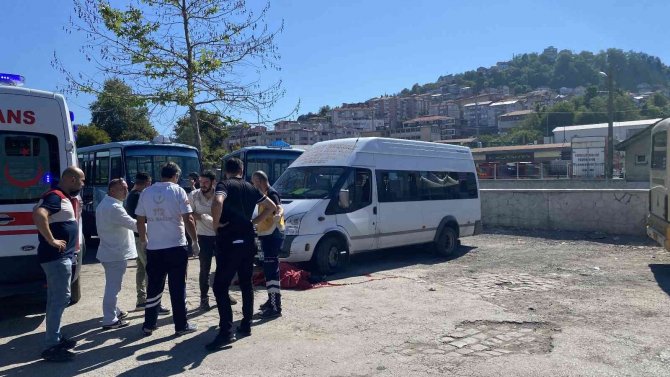 Önüne Oturup Dinlendiği Dolmuşun Altında Ölen Adam Asli Kusurlu Bulundu