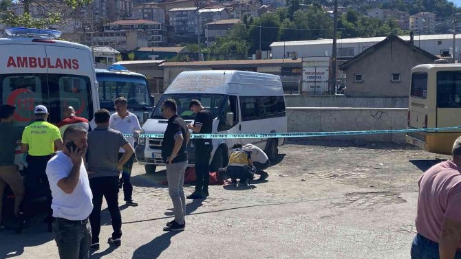 Önüne Oturup Dinlendiği Dolmuşun Altında Ölen Adam Asli Kusurlu Bulundu