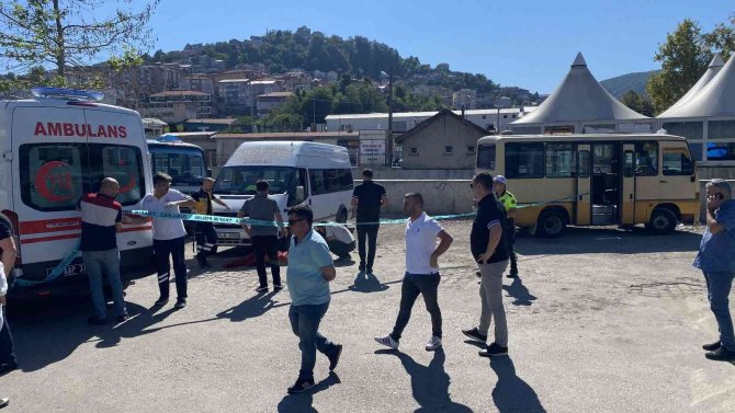 Önüne Oturup Dinlendiği Dolmuşun Altında Ölen Adam Asli Kusurlu Bulundu
