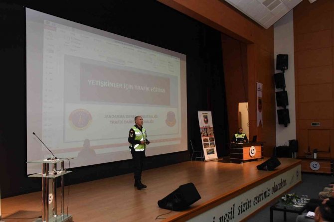 Üniversite Öğrencilerine Trafik Eğitimi Verildi