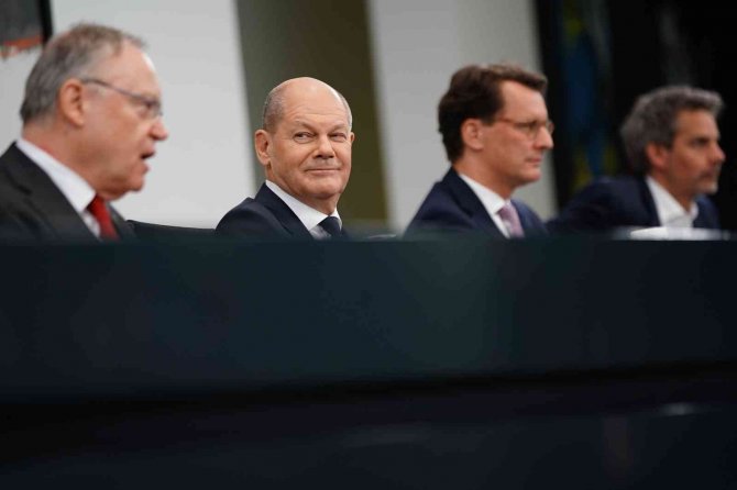 Almanya Başbakanı Scholz, Eyalet Başbakanları İle Bir Araya Geldi