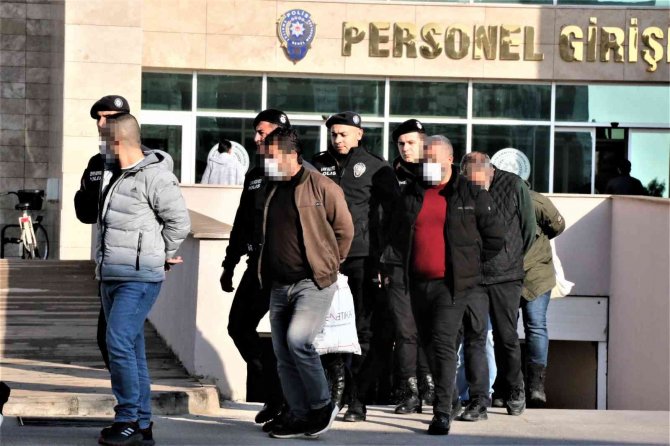 Antalya’da Mafya Tipi Örgüte Yapılan Operasyonda 21 Kişi Adliyeye Sevk Edildi