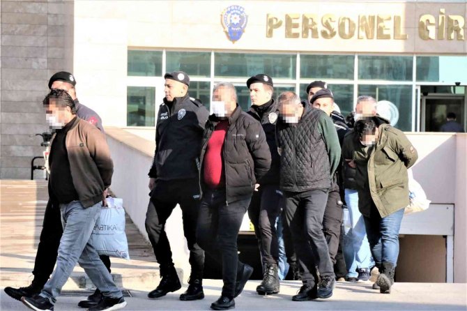 Antalya’da Mafya Tipi Örgüte Yapılan Operasyonda 21 Kişi Adliyeye Sevk Edildi