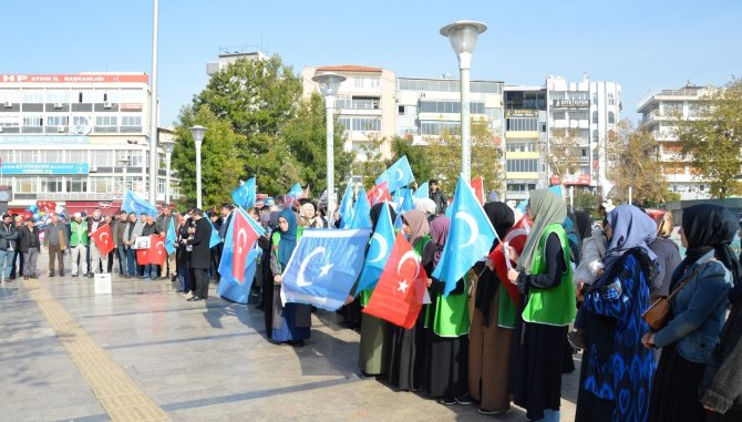 Doğu Türkistan’daki Çin Zulmüne Kınama