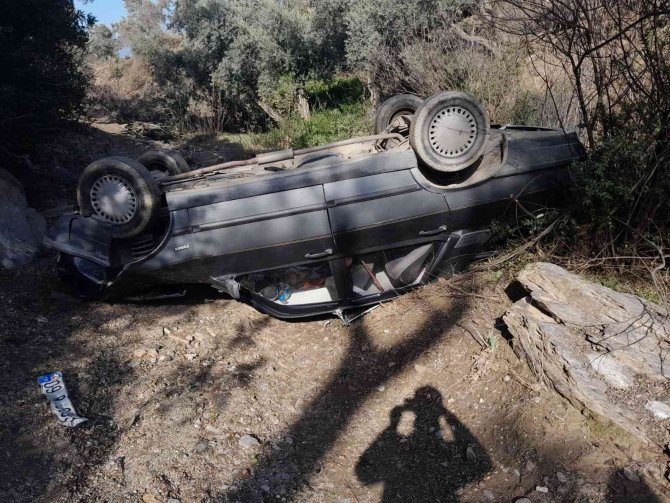 Otomobil 5 Metre Yükseklikten Uçuruma Yuvarlandı