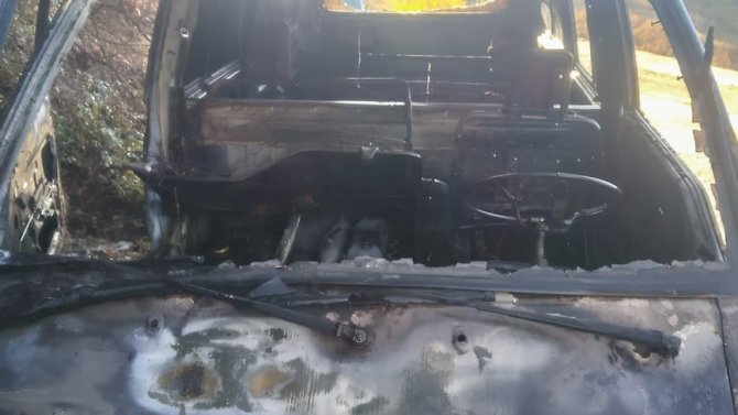 Park Halindeki Minibüs Alev Aldı