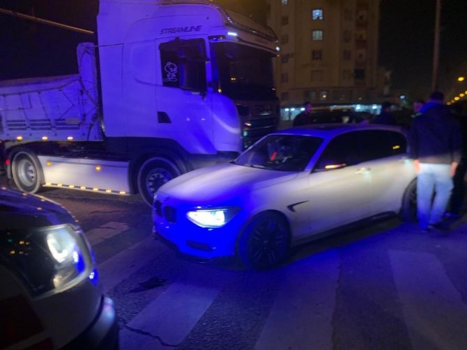 Batman’da Feci Kaza: Otomobil Tırın Altına Girdi, 5 Kişi Yaralandı