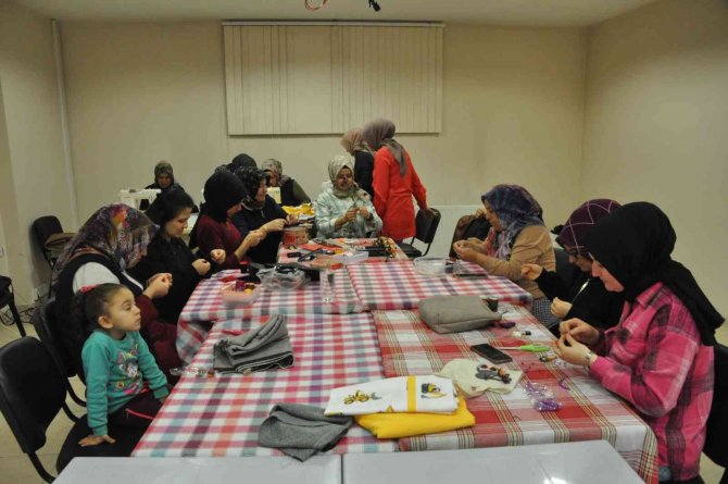 Yöre Halkının İğne Oyalarını Gün Yüzüne Çıkarıyorlar