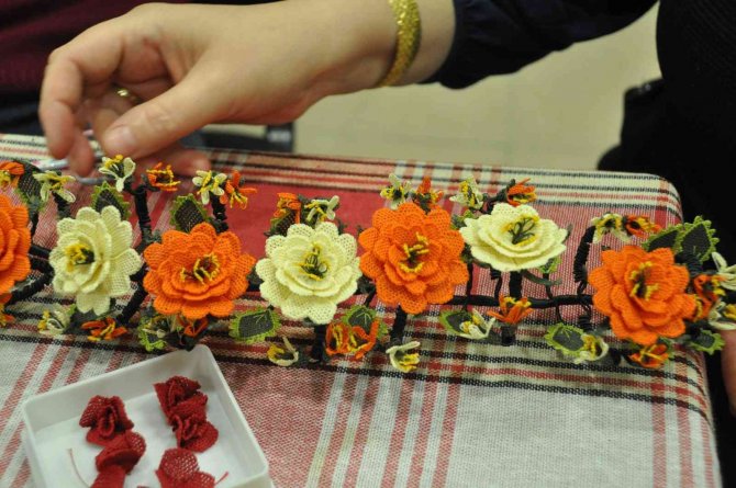 Yöre Halkının İğne Oyalarını Gün Yüzüne Çıkarıyorlar