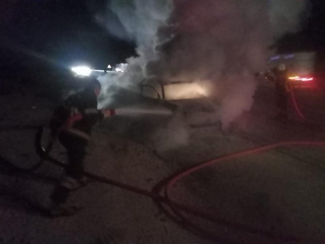 Burdur’da Seyir Halinde Alev Alan Araç Kullanılamaz Hale Geldi