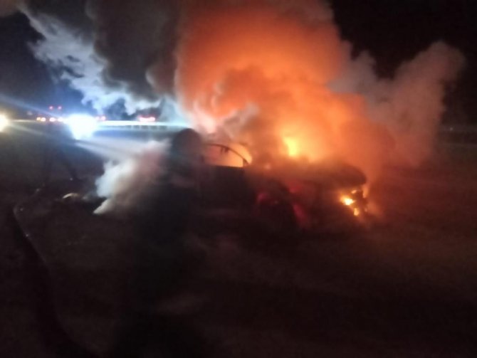 Burdur’da Seyir Halinde Alev Alan Araç Kullanılamaz Hale Geldi