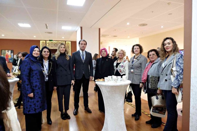 Bursa’da Türk Kadınına Uluslararası Bakış