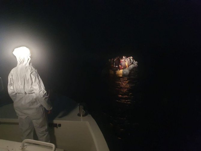 Yunan Unsurları Tarafından Ölüme Terk Edilen 118 Kaçak Göçmen Sahil Güvenlik Ekiplerince Kurtarıldı