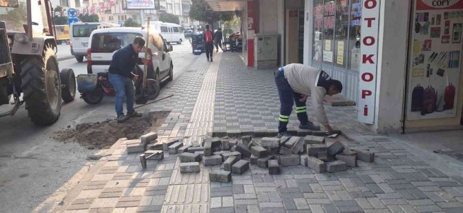 Erdem: "Ceyhan’da Asfalt Ve Kaldırım Sorununun Büyük Kısmını Çözdük"