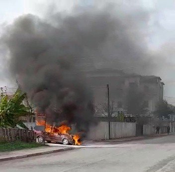 Tüp Patladı, Otomobil Alev Topuna Döndü