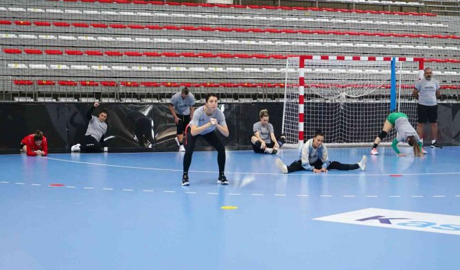 Kastamonu Belediyespor, Metz Handball Maçı Hazırlıklarını Sürdürüyor