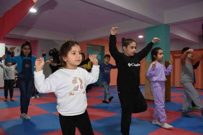 Germencik Belediyesi Halk Oyunları Kursuna Yoğun İlgi