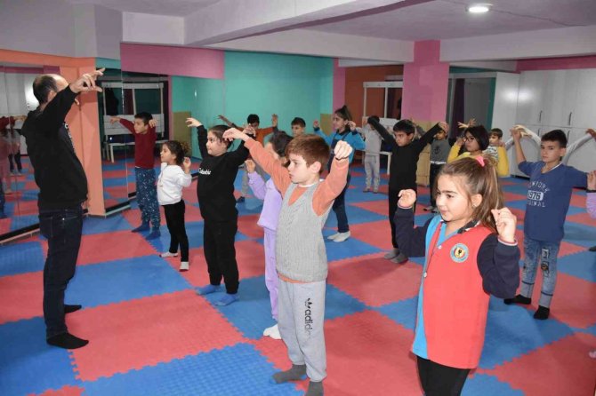 Germencik Belediyesi Halk Oyunları Kursuna Yoğun İlgi