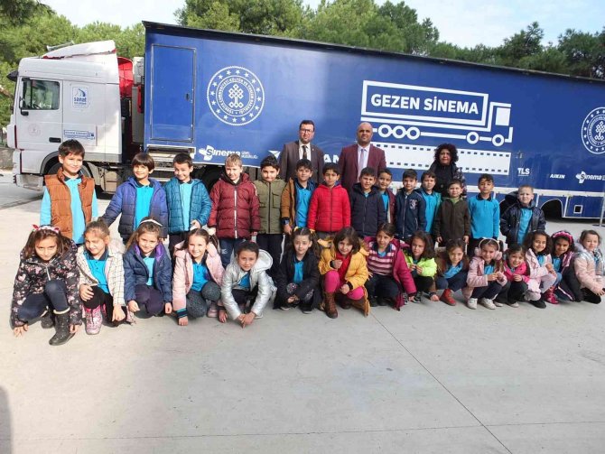 Balıkesir’de ’Gezen Sinema’ Çocuklarla Buluştu